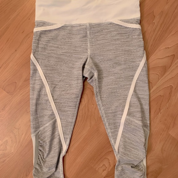 Beautiful Cropped Lululemon Leggings Size 2 - Picture 1 of 7